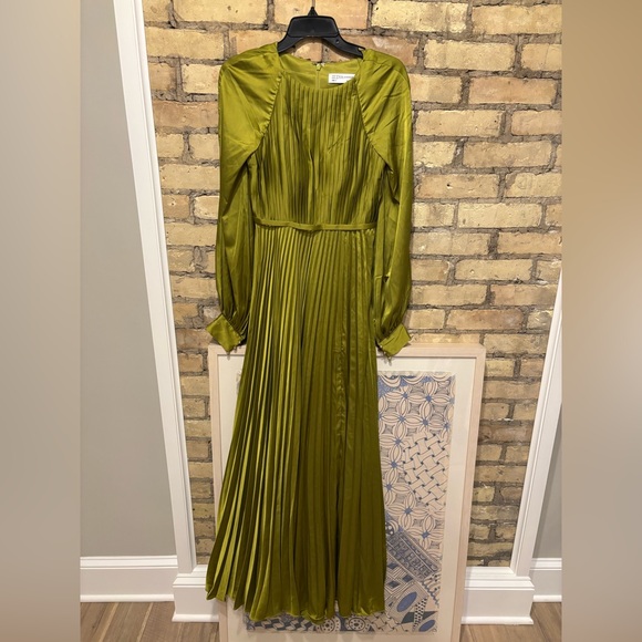 Mac Duggal Green Pleated High Neck Raglan Long Sleeve Side Slit Gown in apple - Picture 4 of 8